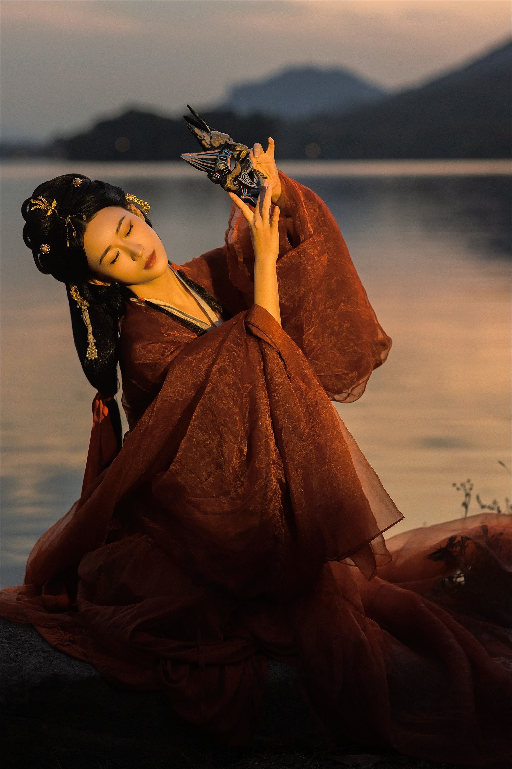 YITUYU艺图语 2025.01.27 落日熔金 江月月月